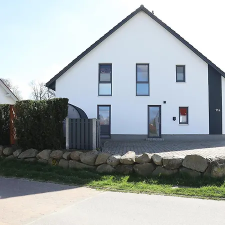 Дом отдыха Design-fewo Fleesensee, Wallbox, Sauna, Terrasse